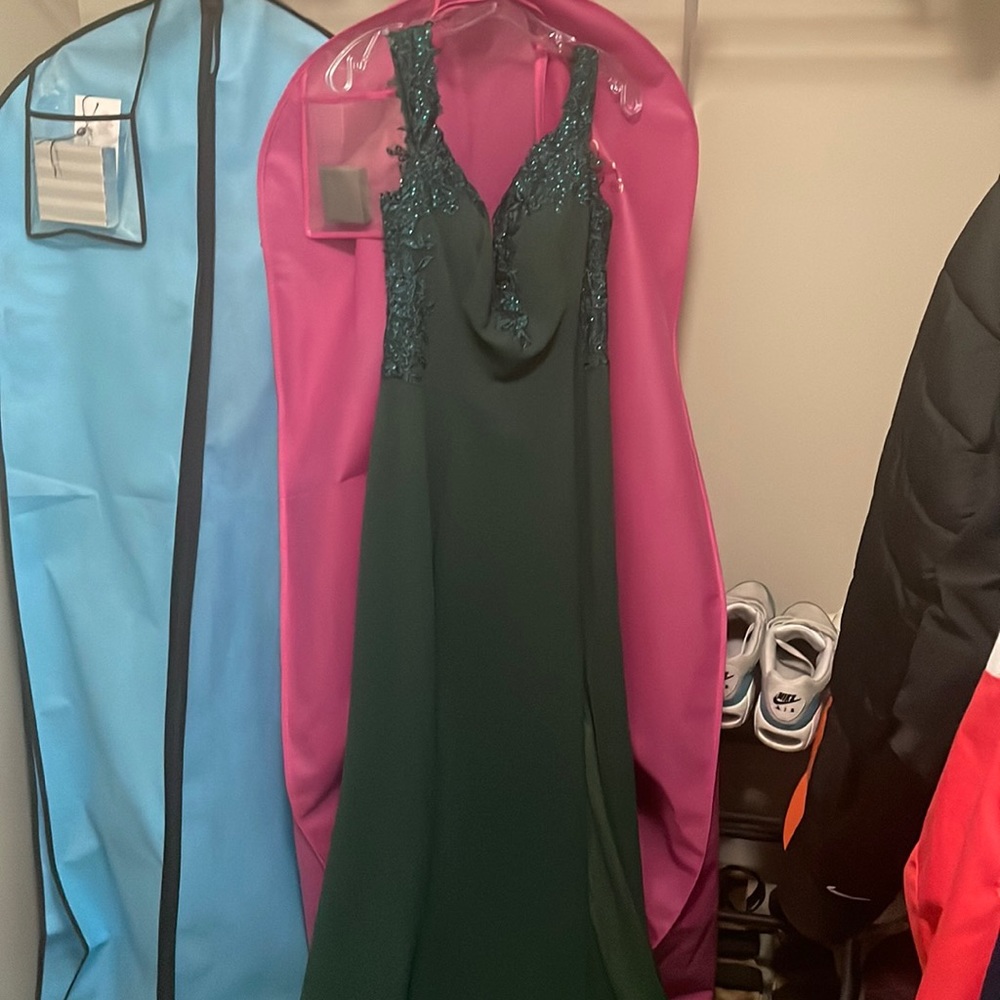 Emerald green, off the shoulder, prom dress. Comes with matching earrings.